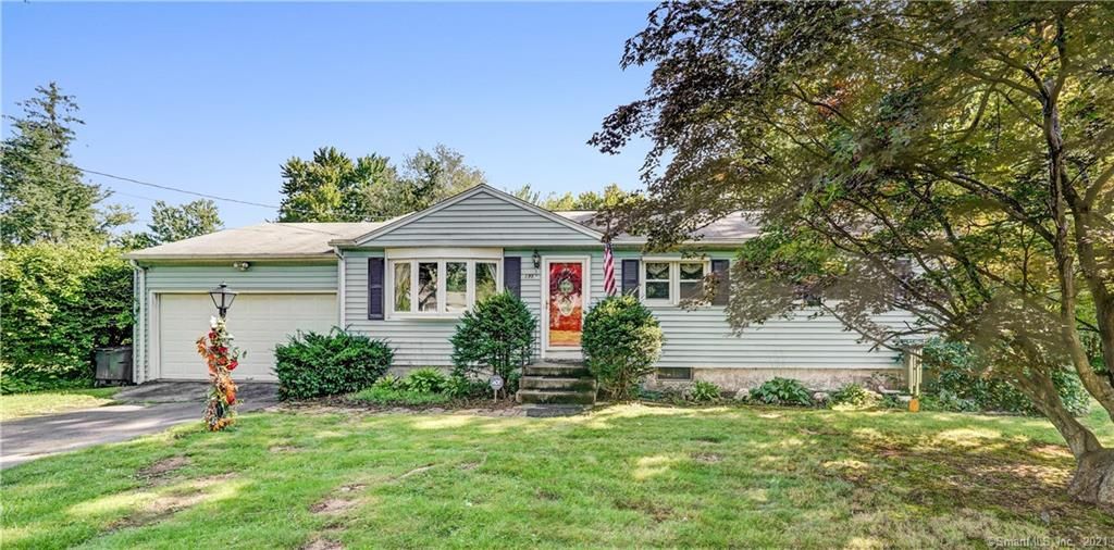 195 Woodruff Rd, Milford, CT 06461