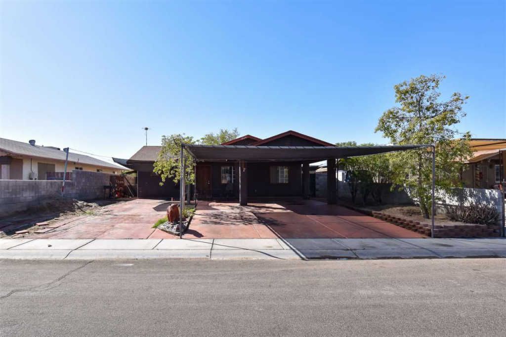 1869 E Kennedy Ln, San Luis, AZ 85336