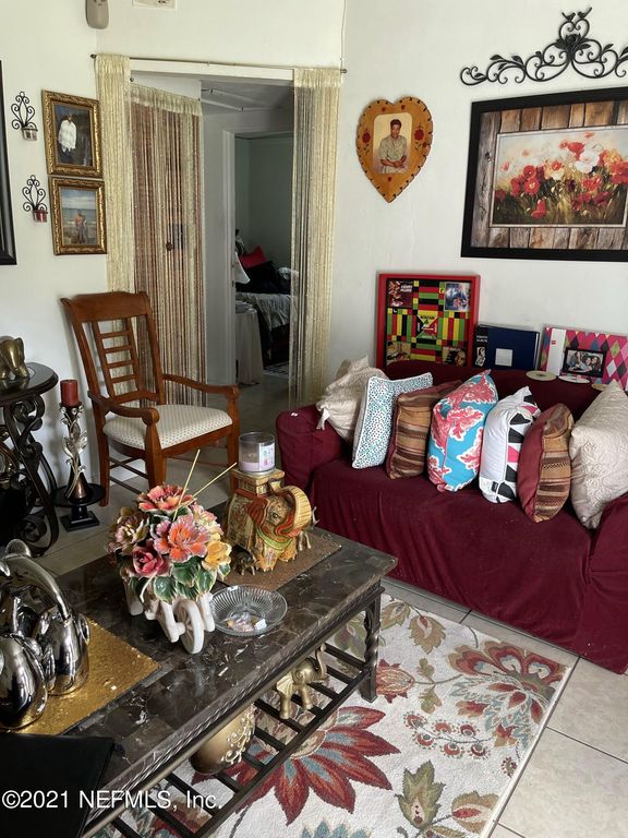 10603 Briarcliff Rd E, Jacksonville, FL 32218