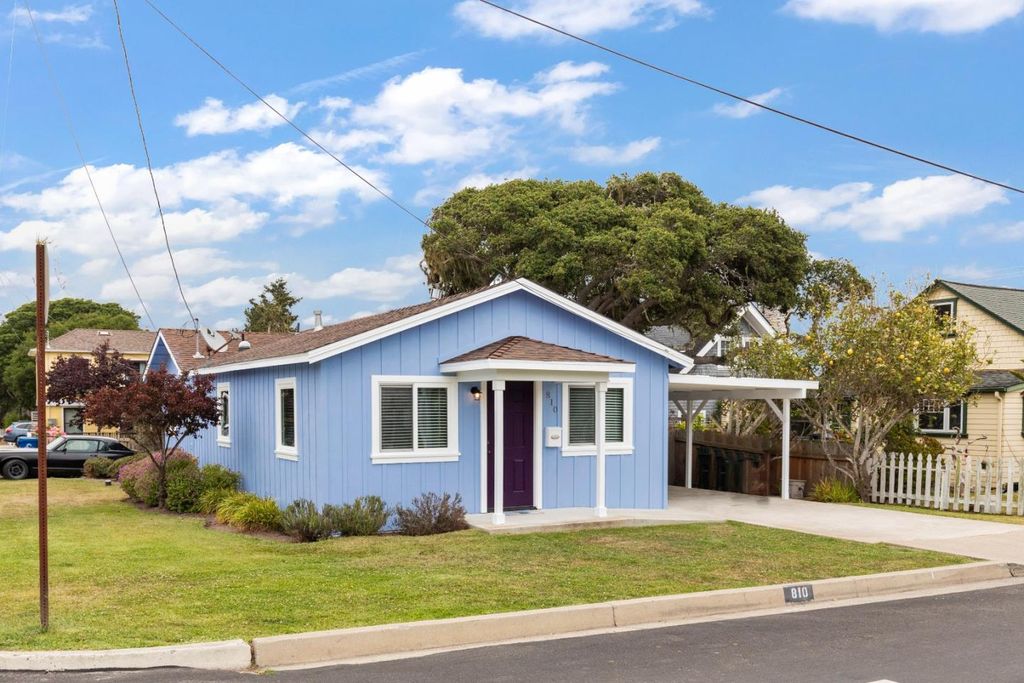 810 Spruce Ave, Pacific Grove, CA 93950
