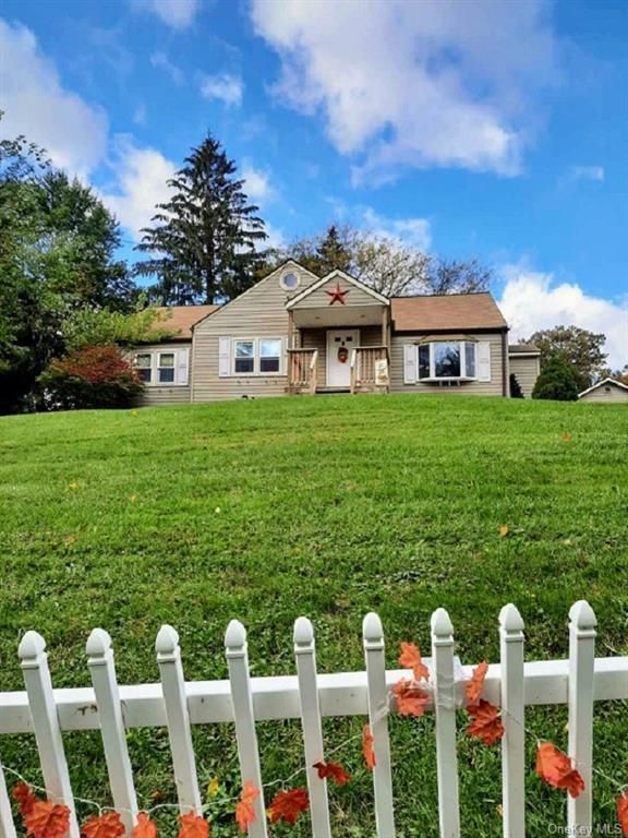 109 Apple Lane Dr, Middletown, NY 10940