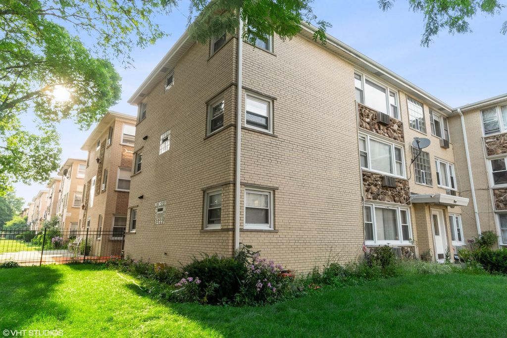 8724 W Berwyn Ave #2S, Chicago, IL 60656