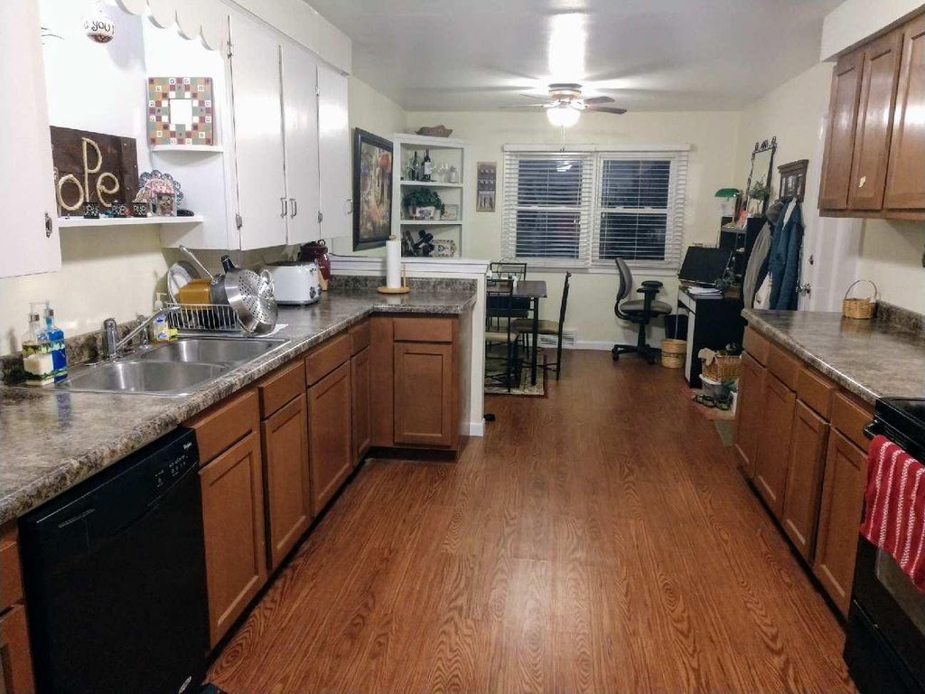 388 W  Washington Ave, Hartford, WI 53027
