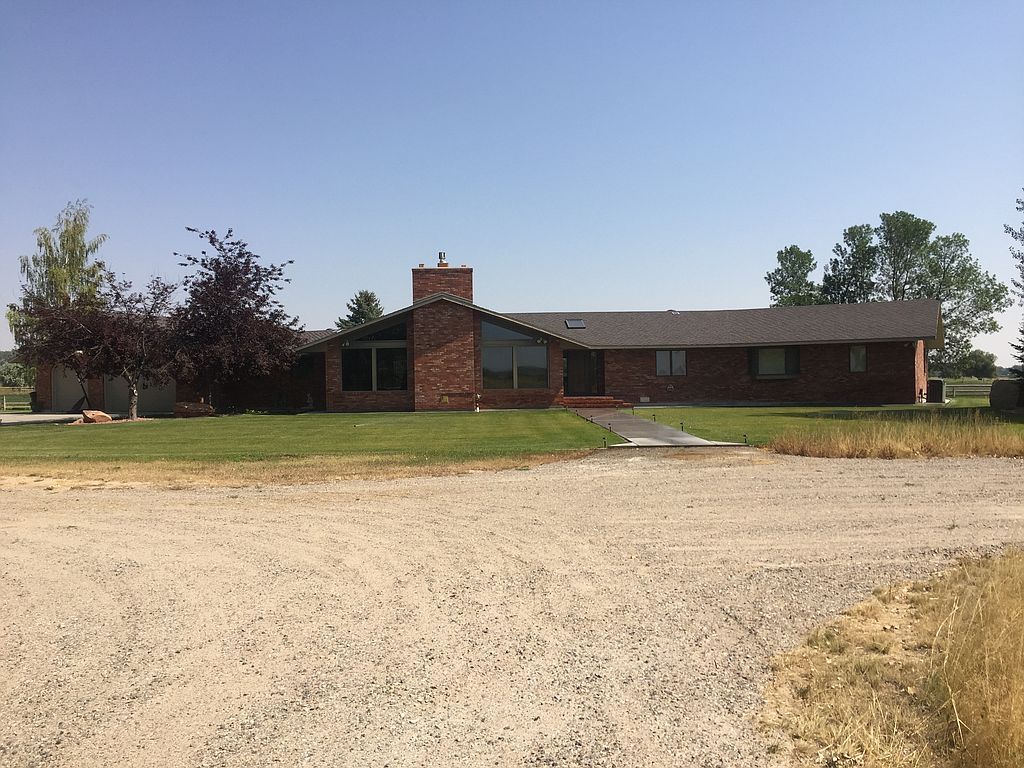 3914 Village Dr, Riverton, WY 82501 3 Bed, 3 Bath SingleFamily Home