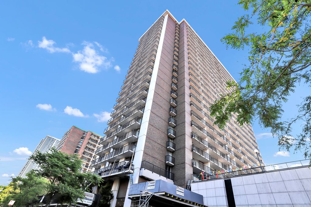 5855 N Sheridan Rd #8H, Chicago, IL 60660