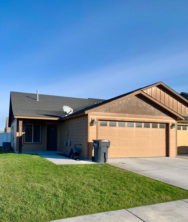 7705 Latah Ct, Pasco, WA 99301