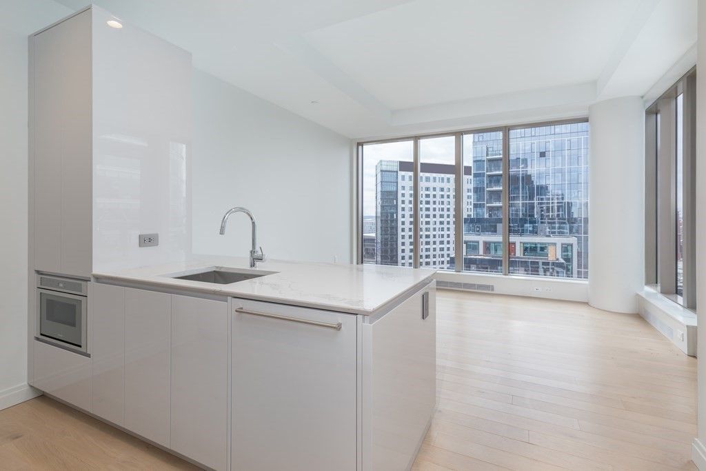 133 Seaport Blvd #1807, Boston, MA 02210