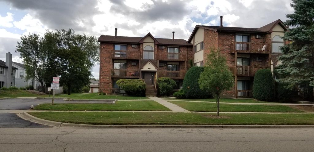 413 Berkshire Dr #31, Crystal Lake, IL 60014