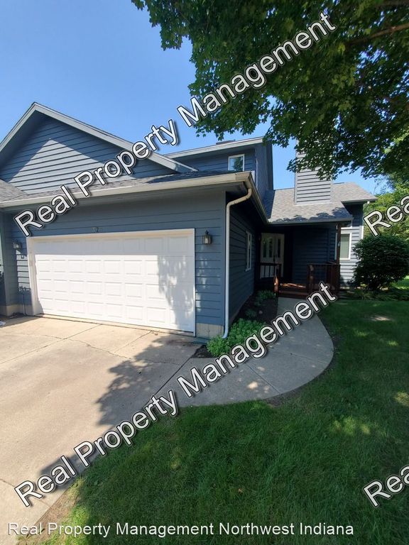 323 Sand Creek Dr, Chesterton, IN 46304