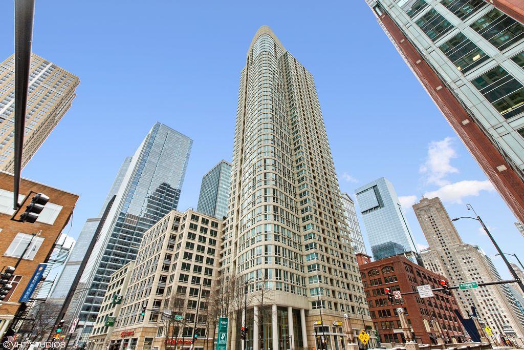 345 N La Salle Dr #501, Chicago, IL 60654