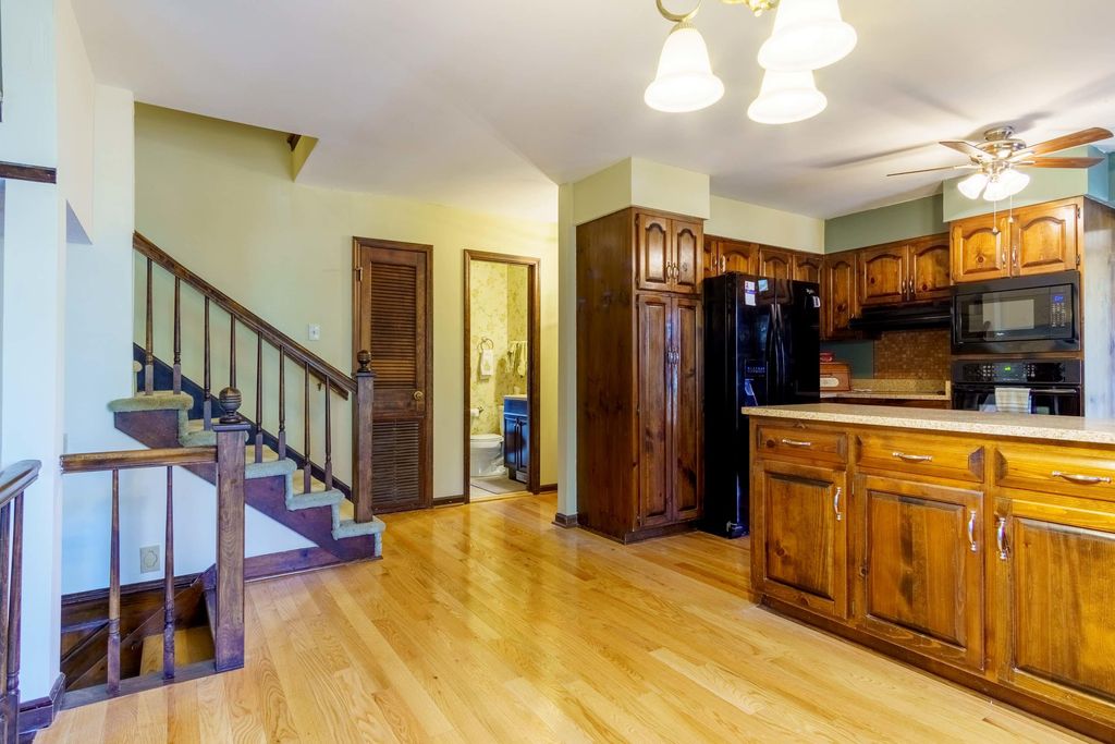 507 Mayfield St, Summerville, SC 29485 - 6 Bed, 3 Bath Single-Family