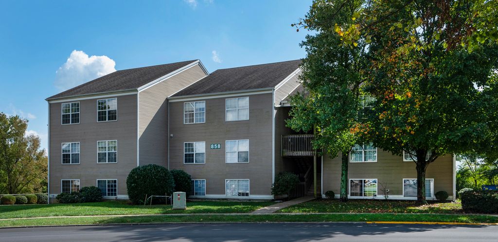 858 Malabu Dr #6000, Lexington, KY 40502