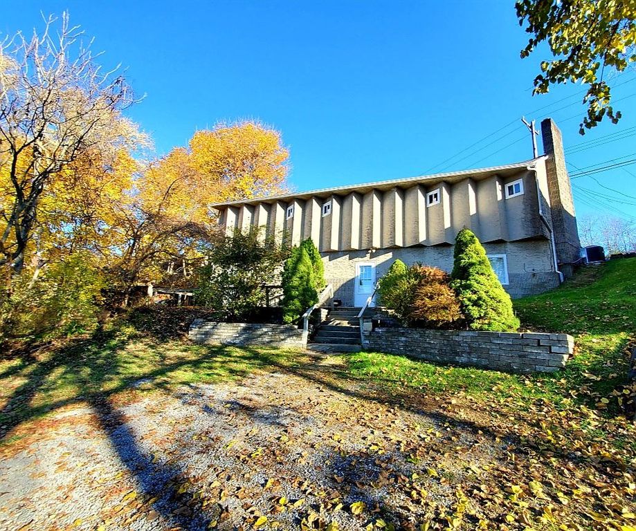 2214 McKees Rocks Rd 2, Mc Kees Rocks, PA 15136 3 Bed, 1.5 Bath