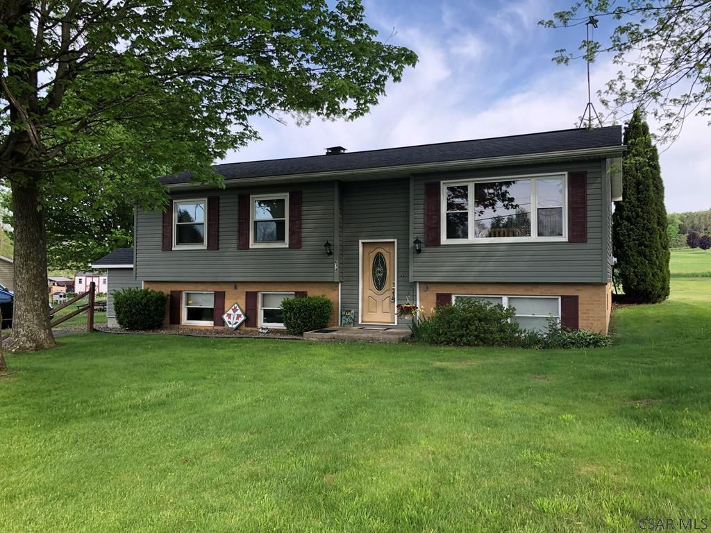 634 Fairview Ave, Sidman, PA 15955