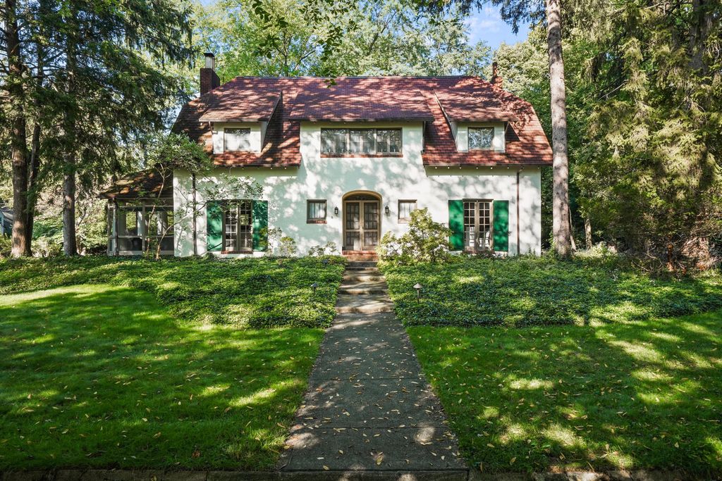 2 W Royal Forest Blvd, Columbus, OH 43214