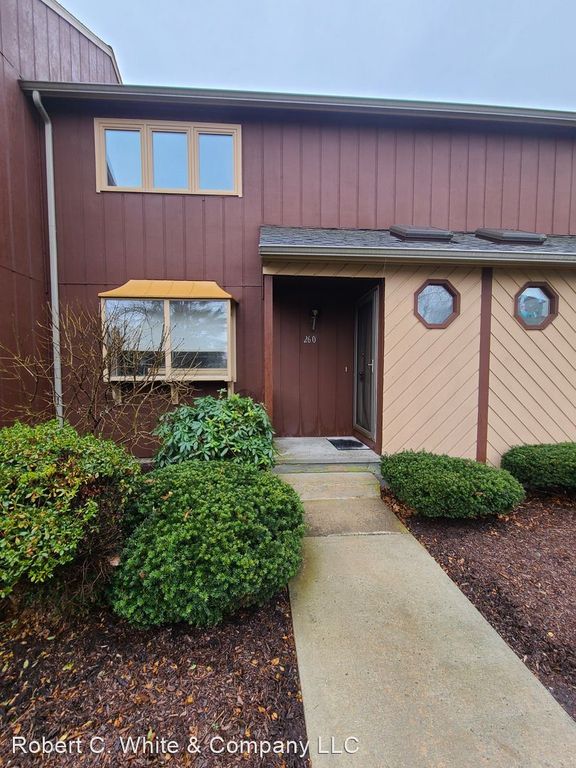 260 Skyview Dr, Cromwell, CT 06416