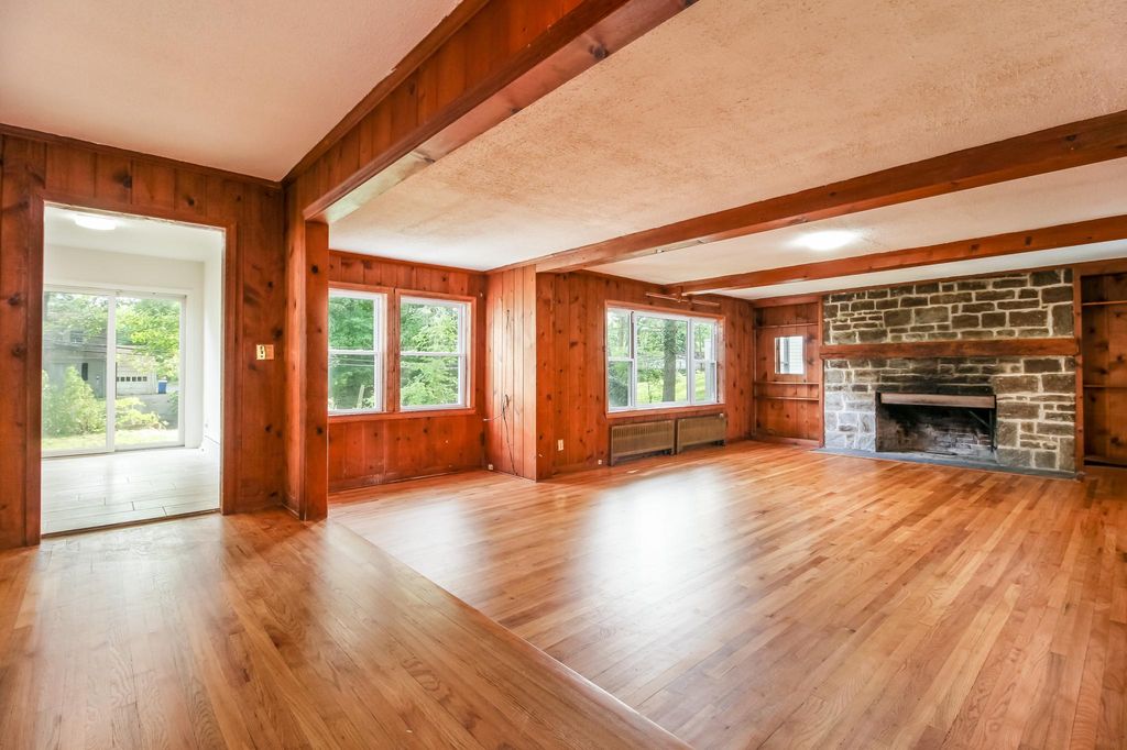 55 Sanford St, Hamden, CT 06514