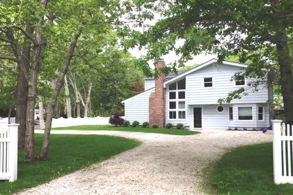 Address Not Disclosed, Westhampton, NY 11978