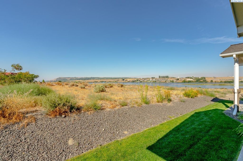 290 Riverhaven Ct, Richland, WA 99354