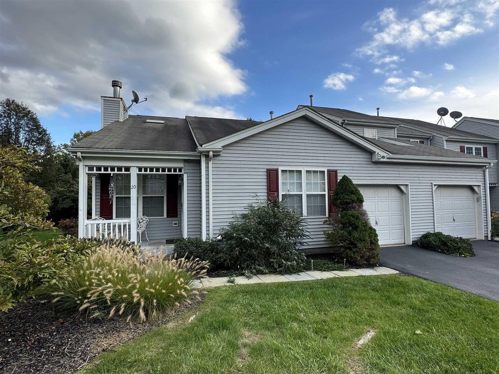 20 TALL TREE Lane, Poughkeepsie, NY 12601