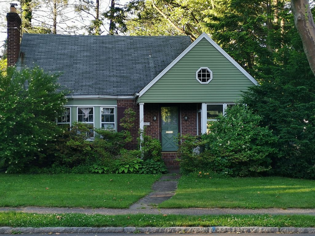 157 Griggs Ave, Teaneck, NJ 07666