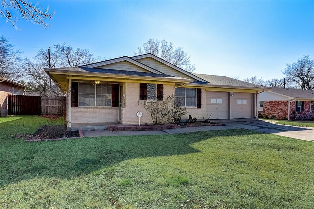 721 Timberlake Cir, Richardson, TX 75080