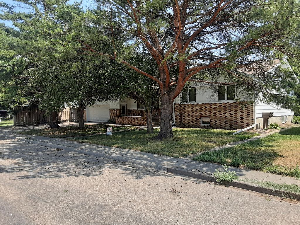 1224 N Lloyd St, Aberdeen City, SD 57401
