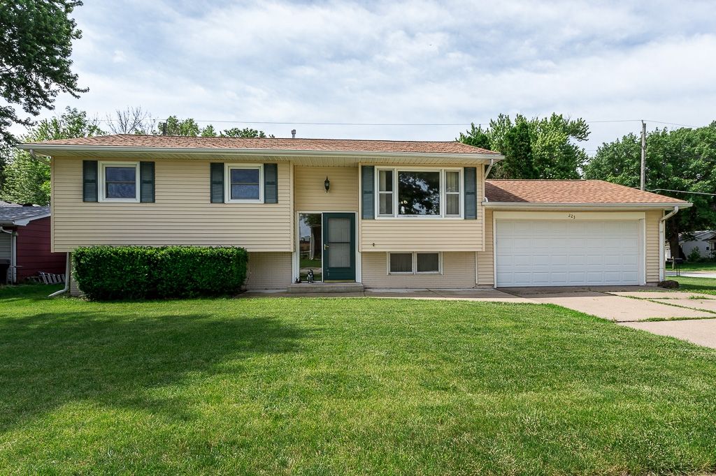 223 W Sheridan Dr, Eldridge, IA 52748 Trulia