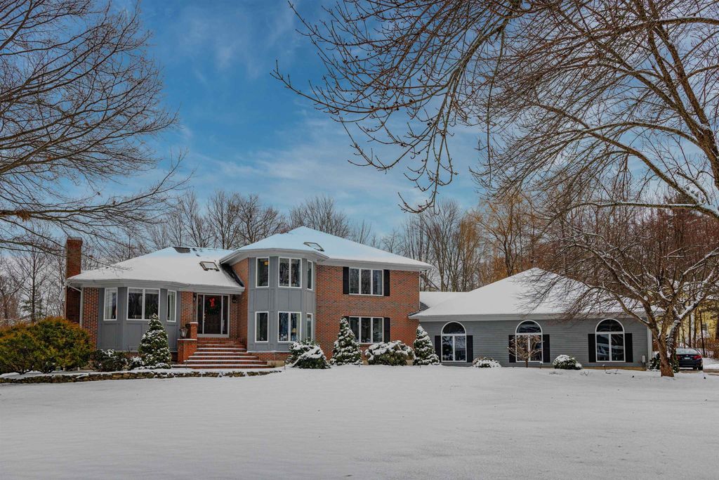 34 Isaac Lucas Cir, Dover, NH 03820