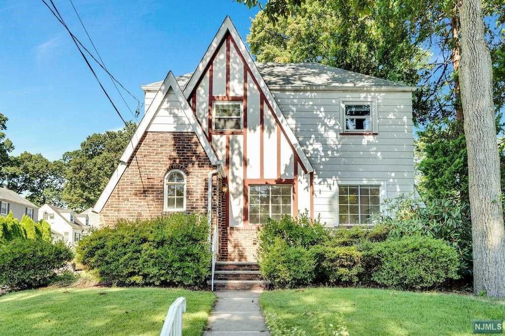 68 Sussex Rd, Clifton, NJ 07012