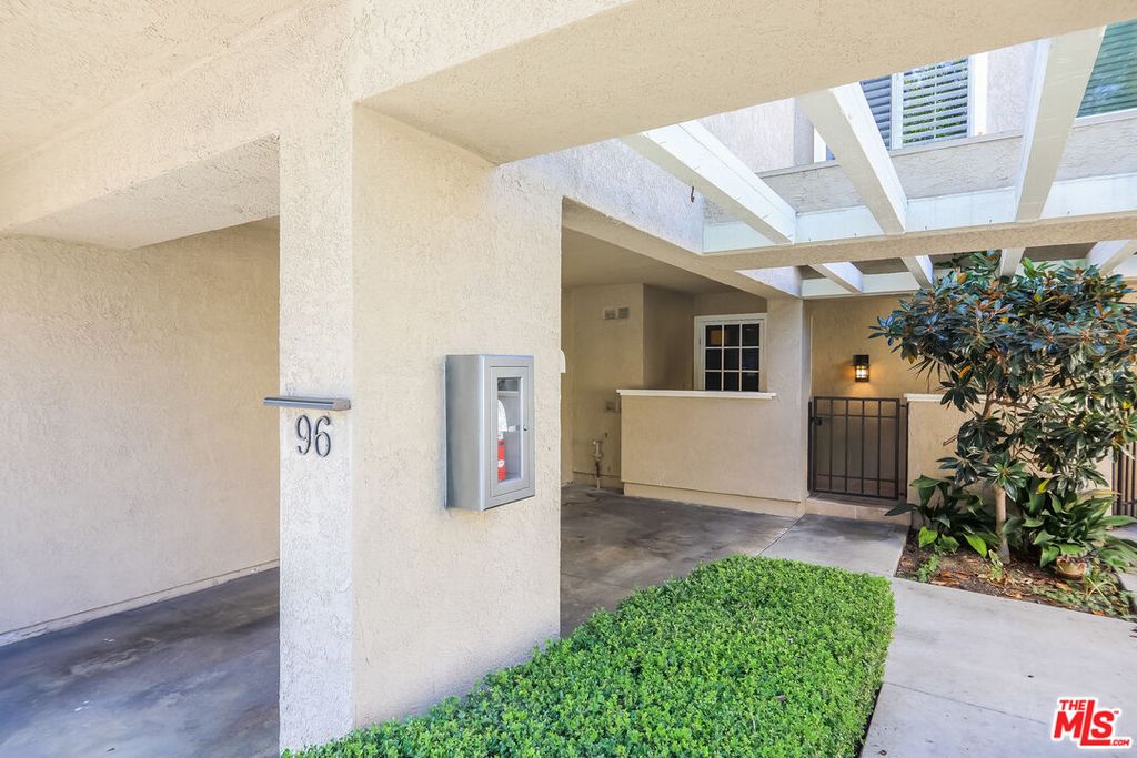 96 Stanford Ct #48, Irvine, CA 92612