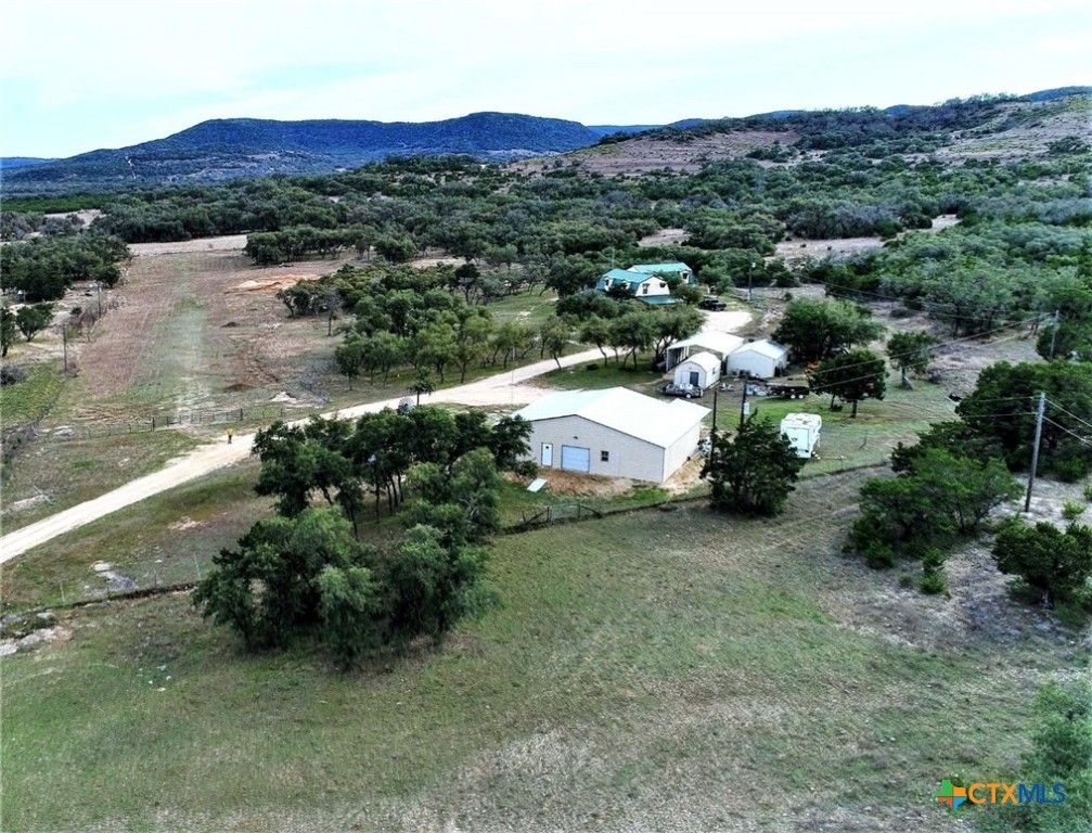 180 Hondo Dr, Bandera, TX 78003