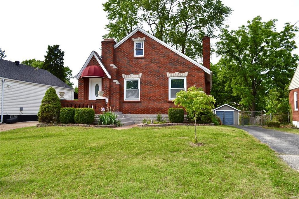 8665 North Ave, Saint Louis, MO 63114