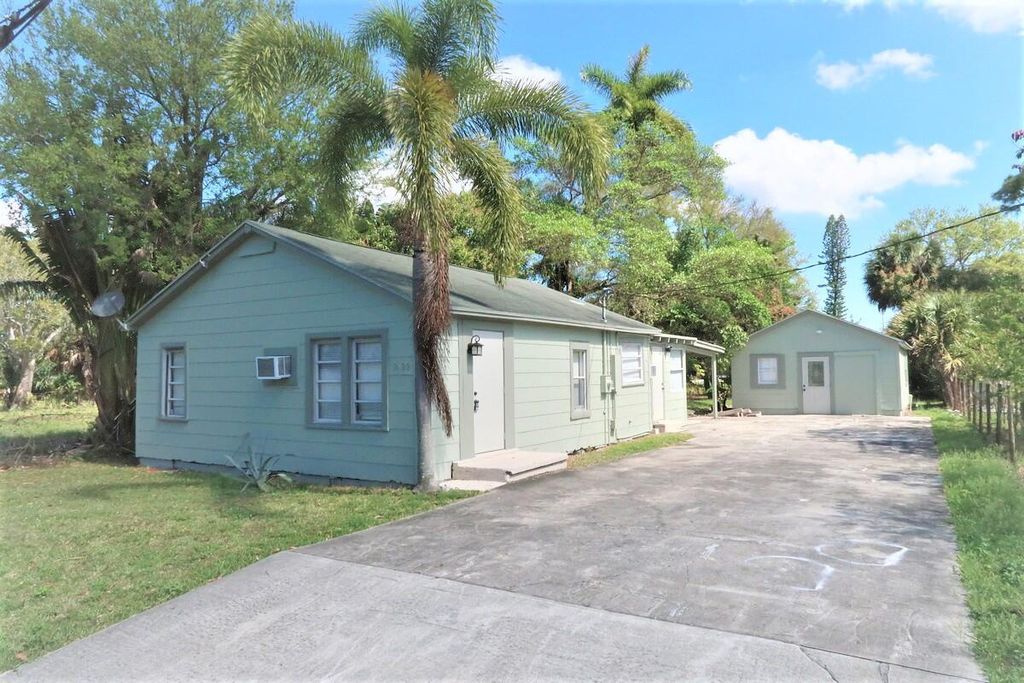 2422 Cecelia St, West Palm Beach, FL 33417