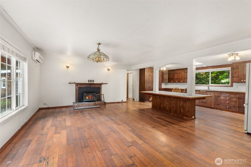 view 8th full size image of this home