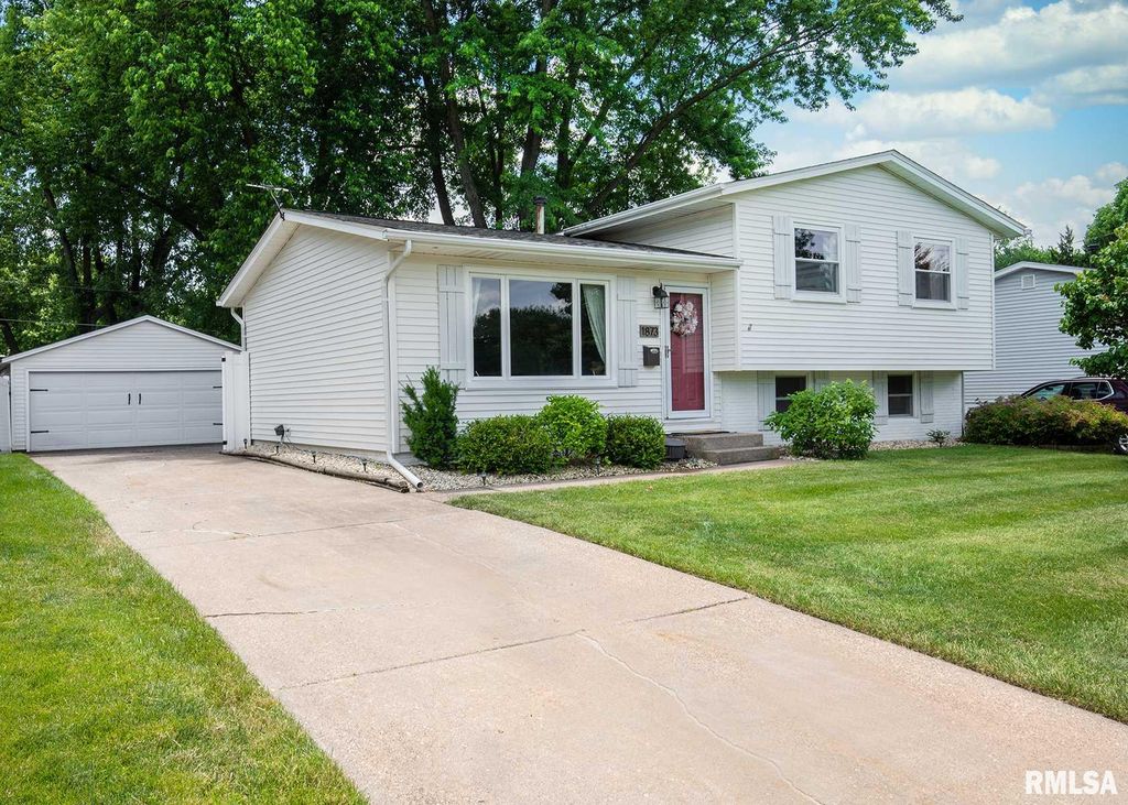 1873 Queens Dr, Bettendorf, IA 52722 Trulia