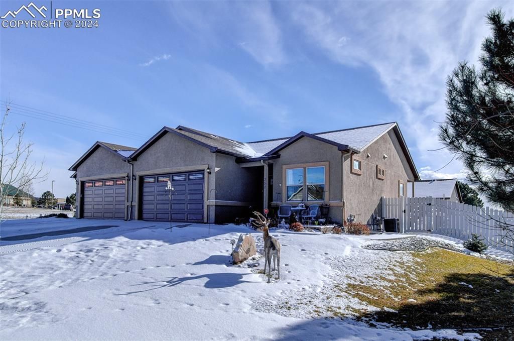 352 Buttonwood Ct, Monument, CO 80132