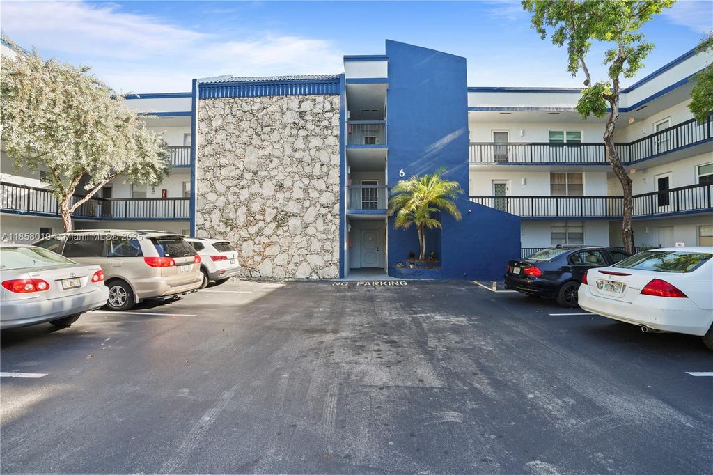 3170 Holiday Springs Blvd #6203, Margate, FL 33063