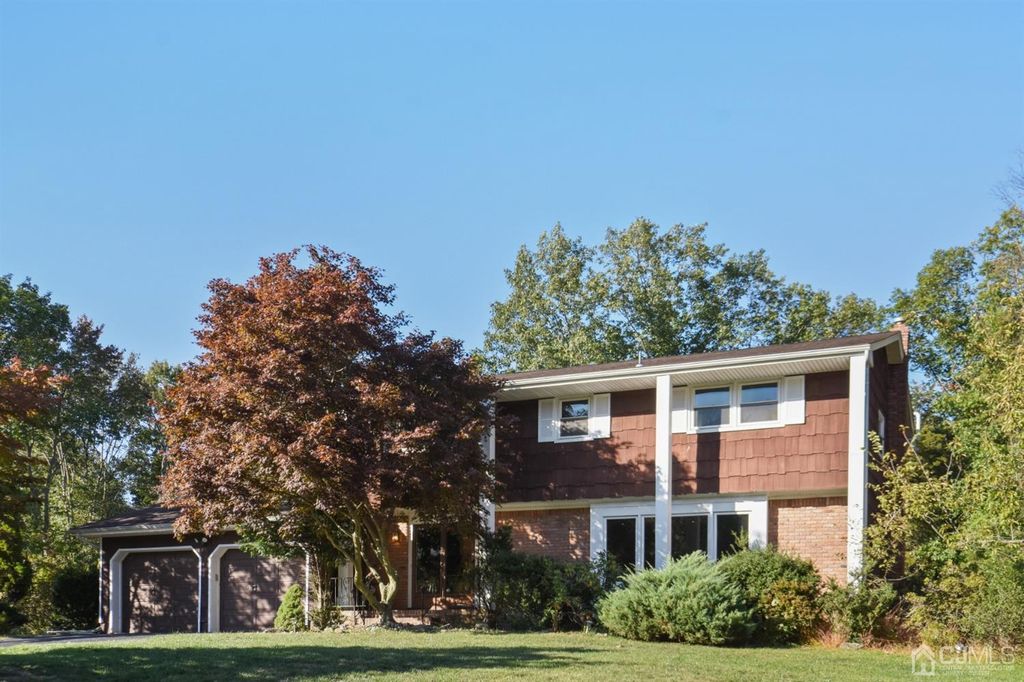 30 Hidden Lake Dr, North Brunswick, NJ 08902 4 Bed, 3 Bath Single