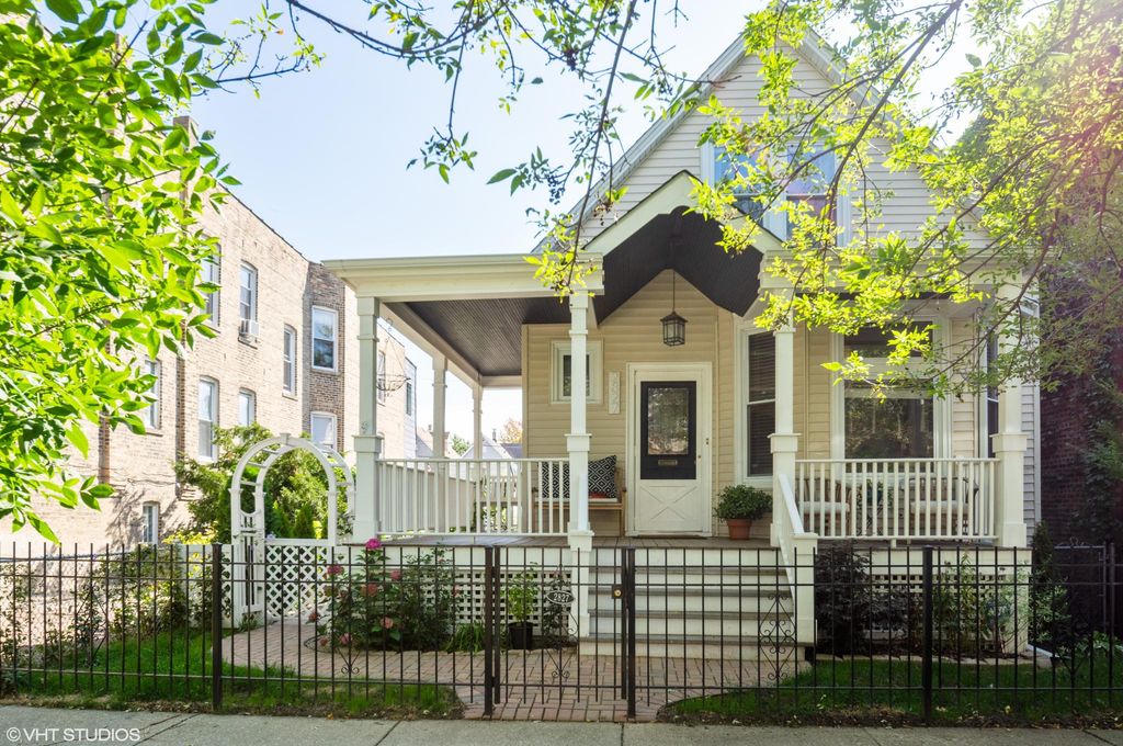 2827 N Whipple St, Chicago, IL 60618
