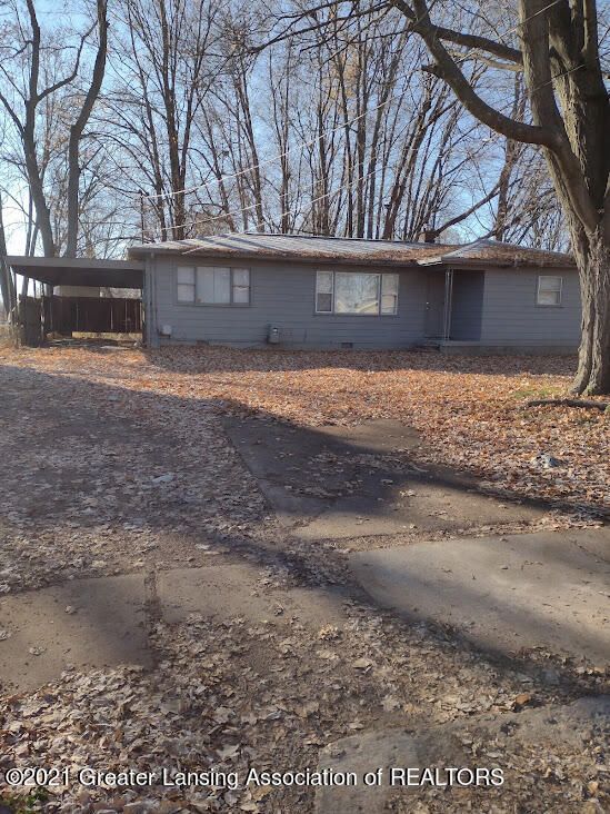 913 Pierce Rd, Lansing, MI 48910