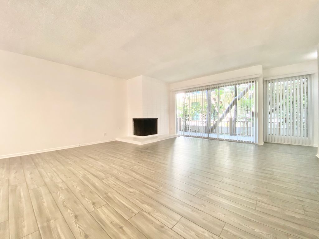 11924 Montana Ave #2, Los Angeles, CA 90049