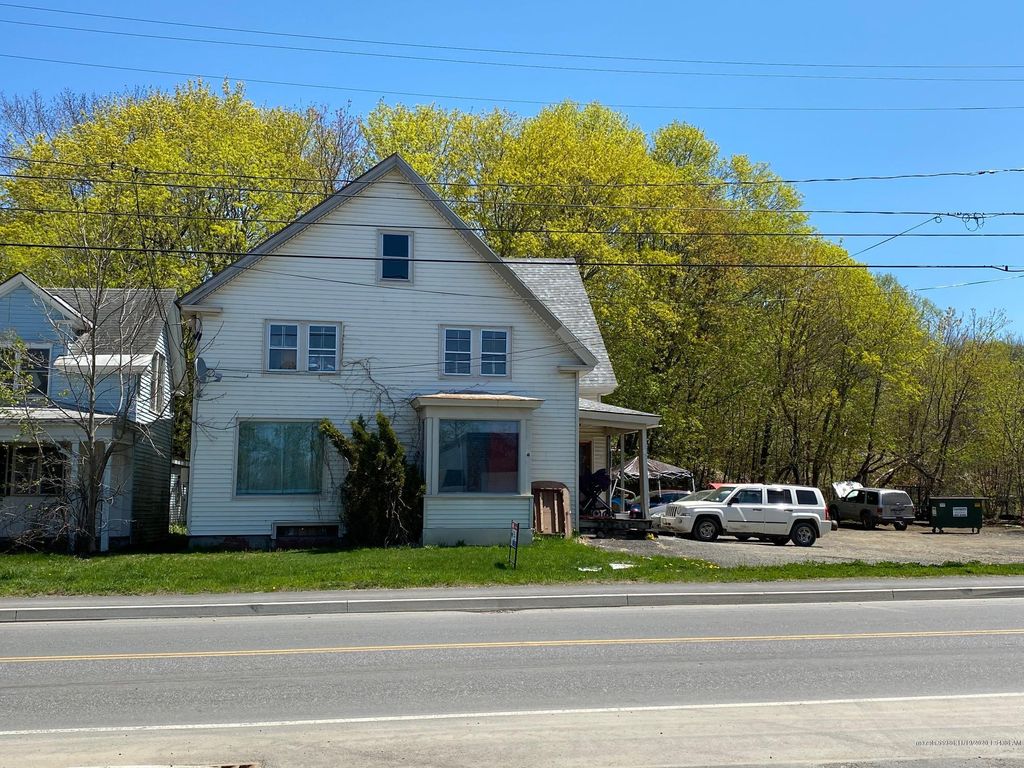 99 Church St, Dexter, ME 04930