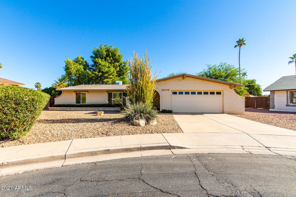 2506 W Obispo Cir, Mesa, AZ 85202