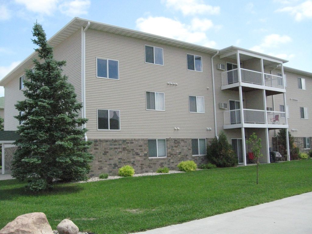 4854 Amber Valley Pkwy S, Fargo, ND 58104