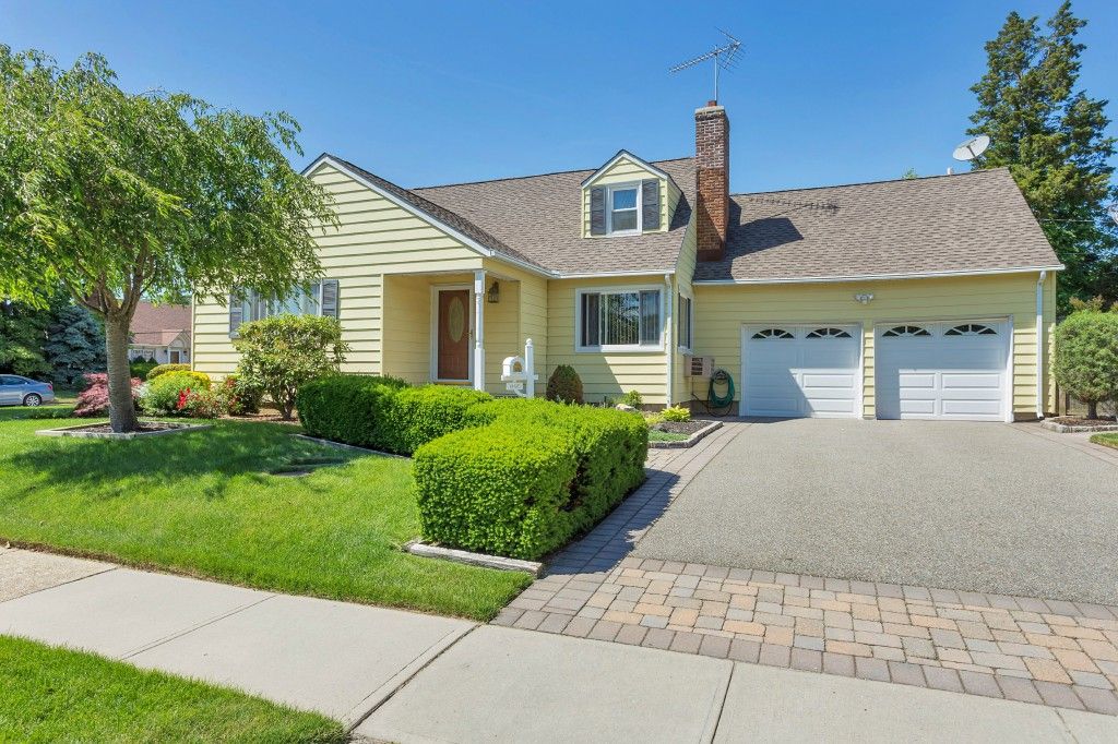 1 Van Sise Ct, Syosset, NY 5 Bed, 2 Bath SingleFamily Home 52 Photos Trulia