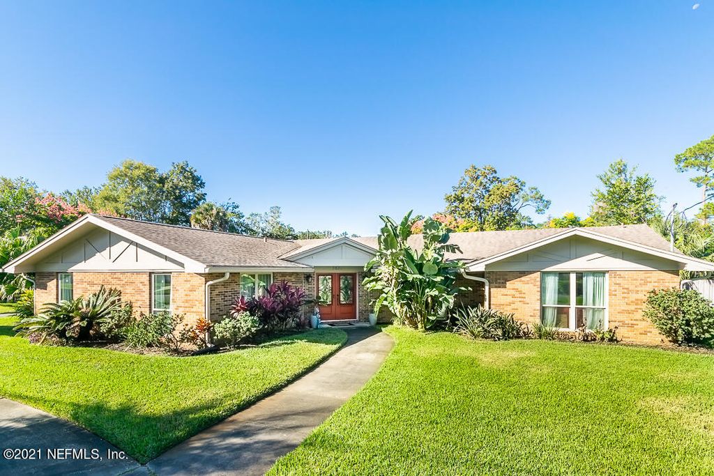 8630 La Losa Dr W, Jacksonville, FL 32217