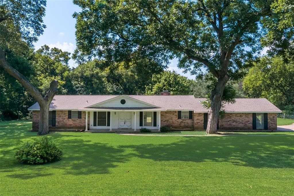 516 Spinner Rd, Desoto, TX 75115