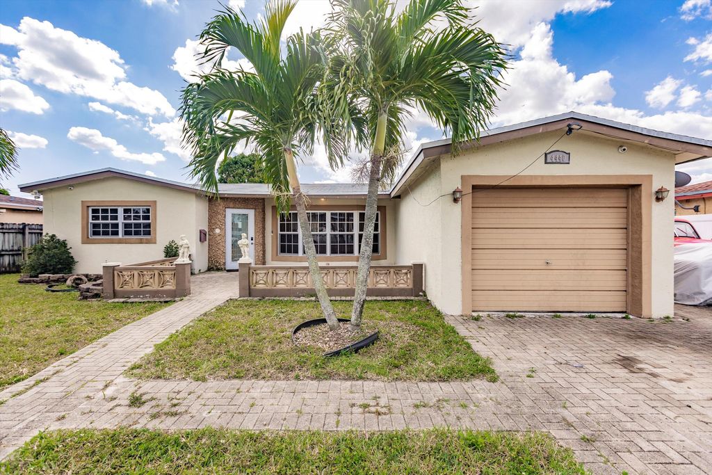 4440 NW 43rd St, Lauderdale Lakes, FL 33319