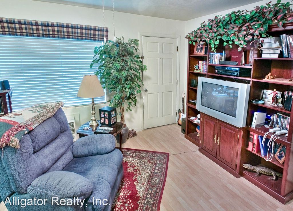 1222 NW 8th Ave #15, Gainesville, FL 32601